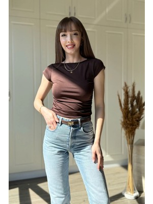 Dilay Gökoğlu Butik Beli Büzgülü Kısa Kollu Kahverengi Body