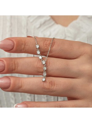 Tienda Elegante Gümüş Zirkon Sıra Taşlı Kadın Kolye