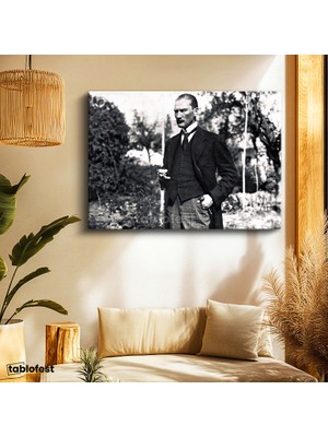 Tablofest Yatay Kanvas Tablo Atatürk Bahçede Bastonlu Duruş Atatürk Tablosu Ev Ofis Duvar Dekoru