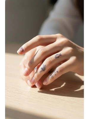 Uravas Store Balıklar Yarı Kalıcı Minimal Parmak Dövmeleri Yapıştırma Geçici Dövmeler 12X7 cm