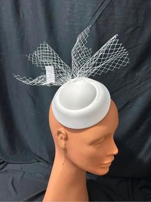 Gelin Şapkası Vualet Nikâh Şapkası Beyaz Fascinator Tüllü Kadın Şapkası Vintage Mini Şapka Düğün Nişan Söz Kına Davet Fotoğraf Çekimi Saç Aksesuarı