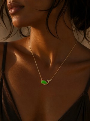 Poseidons Jewellery Yeşil Balina Figürlü Gold Kolye – Zarif ve Sevimli Tasarım 🐋✨