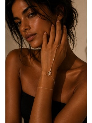 Poseidons Jewellery Gold Renk Nazar Boncuklu Taşlı Şahmeran Bileklik – Zarif ve Şık El Zinciri ✨