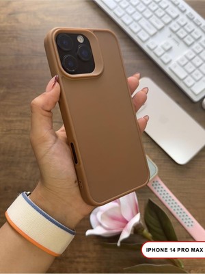 Kamera Korumalı Darbeye Dayanıklı Renk Atmayan Keep Silikon Kılıf Kahverengi iPhone 14 Pro Max ile Uyumlu