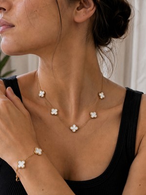 Atalya Accessory Beyaz Yonca Model Kadın Çelik Kolye ve Bileklik Seti - 2'li Set Kararmaz - Kutulu