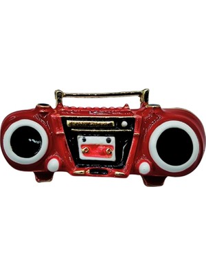 Delixa Retro Kırmızı Boombox Radyo Tasarım Broş – Müzik Severler Için Şık Aksesuar