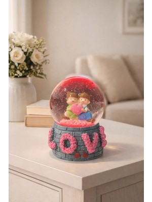 Hace Bazaar Aşk Temalı LED Işıklı Kar Küresi 9 cm – Romantik & Anlamlı Sevgili Hediyesi