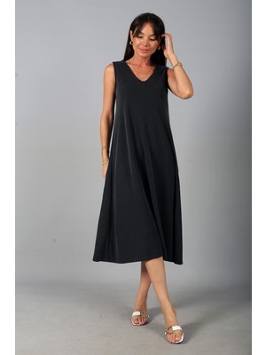By Saygı Kadın V Yaka Ön Pervazlı Pike Kumaş Kolsuz Oversize Midi Elbise