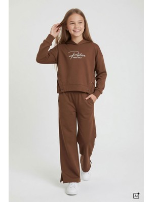 Cansın Mini Kahverengi Kız Çocuk Çıtçıt Detaylı Kabartmalı Sweatshirt Geniş Paça 2li Eşofman Takımı 24764