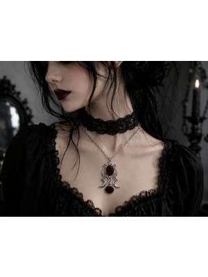 Herşey Nota Bordo Detaylı Çift Hilal Figürlü Gotik Kolye – Mistik Vintage Tarz Kolye