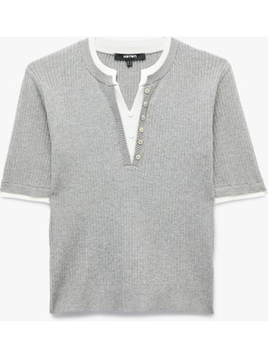 Koton Regular Fit Kısa Kollu Katmanlı Henley Yaka Düğmeli Triko Kazak