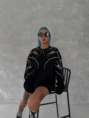 Tarz Yeri Kadın Yıldırım Baskılı Bisiklet Yaka 3 Iplik Pamuklu Sweatshirt - Siyah