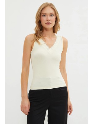FullaModa Dantelli V Yaka Slim Fit Bluz