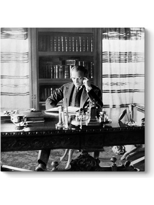 Hepta Collection Atatürk Kitap Okurken Tablosu 60 x 60