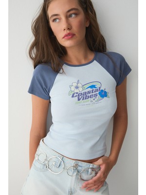 Grimelange Surfer Kadın Yumuşak ve Esnek Kumaşlı Kontrast Renkli Baskı Detaylı Mavi-Lacivert T-Shirt