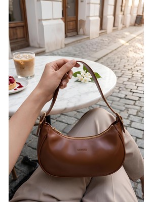 Passtell Fermuarlı Yan Toka Detaylı Trend Model Minimalist Kadın Kol ve Omuz Askılı Baget Çanta