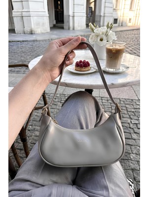 Passtell Fermuarlı Yan Toka Detaylı Trend Model Minimalist Kadın Kol ve Omuz Askılı Baget Çanta