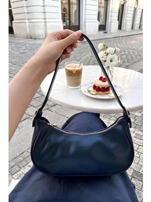 Passtell Fermuarlı Yan Toka Detaylı Trend Model Minimalist Kadın Kol ve Omuz Askılı Baget Çanta