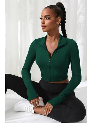 Beru Kadın Yeşil Uzun Kol Fermuarlı Parmak Geçme Detaylı Dik Yaka Crop Top Bluz Beru Najmaddin