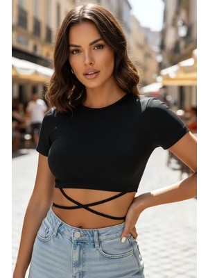 Beru Kadın Siyah Modern Fit Yarım Kol Çapraz Bağlamalı Crop Top Bluz Beru Najmaddin