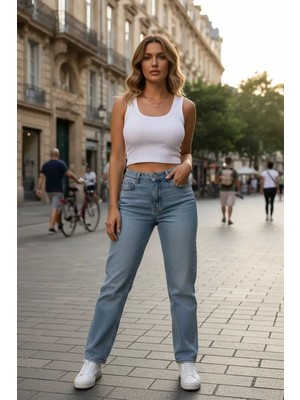 Beru Kadın Beyaz Modern Fit Kare Yaka Crop Top Bluz Beru Najmaddin