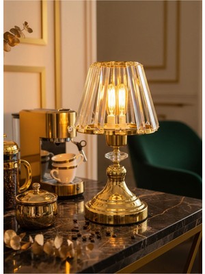 St. Morritz Modern Dekoratif Gold Mini Metal Ayaklı Kristal Taşlı Kristal Konik Şapkalı Abajur Masa Lambası