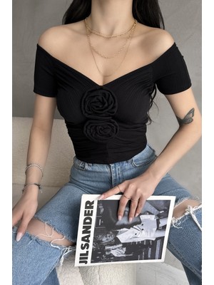 Kayık Yaka Gül Detaylı Crop Bluz - Siyah