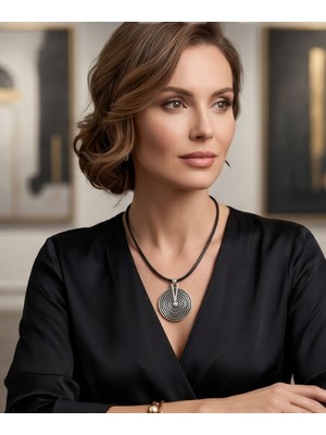 Dilhan Atlay Spiral, Choker Deri Kordon Kolye