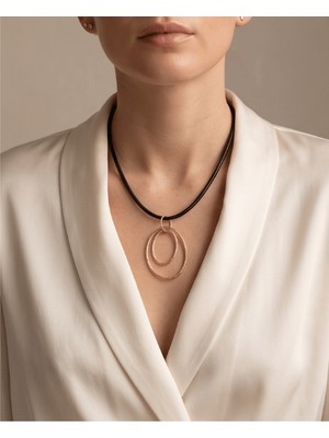 Dilhan Atlay Halka, Choker Kolye