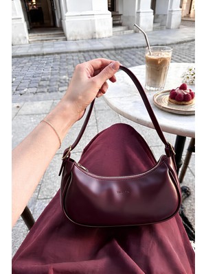 Passtell Fermuarlı Yan Toka Detaylı Trend Model Minimalist Kadın Kol ve Omuz Askılı Baget Çanta