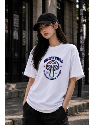 BarsDepo Trippy Vibes Mantar Baskılı Oversize Unisex Tişört – Renkli Psychedelic Tasarım