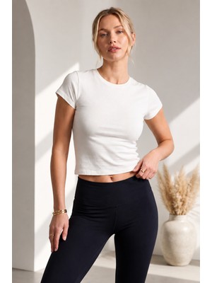 Uslular Beyaz Bisiklet Yaka Basic Kısa Kol Body