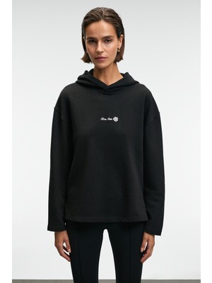 Ethiquet Camellıa Kadın Önü Nakışlı Etek Ucu Yırtmaçlı Kapüşonlu Comfort Fit Siyah Sweatshirt
