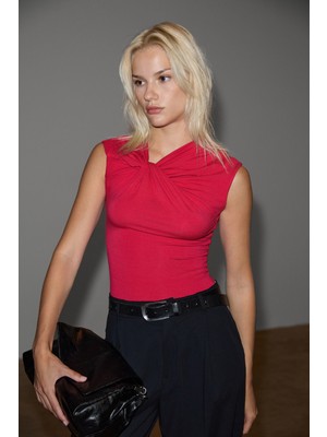 Ethiquet Orılenna Kadın Önü Düğüm Detaylı Vücudu Saran Sıfır Kollu Slim Fit Fuşya Bluz