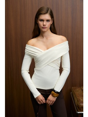 Ethiquet Selunette Kadın Asimetrik Yakalı Omuzu Açık Esnek Kumaşlı Vücudu Saran Slim Fit Ekru Bluz