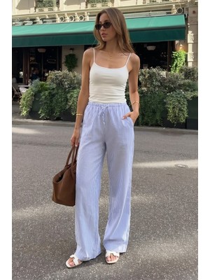 Madmext Kadın Dökümlü Çizgili Pantolon Mavi Renk Geniş Paça Tasarımı ile Günlük Stil