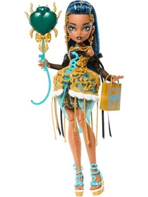 Odea Monster High Altın Rengi Parti Elbisesi Giyen Cleo De Nile Bebek ve Davetiye, Balon, Hediye ve Ruj Gibi Temaya Uygun Aksesuarlar, JBG76