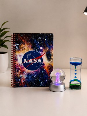Biton Toptan Nasa Masa Üstü Hediye Seti – Spiralli Defter, Astronot Kristal Küre LED Lamba, Damla Zamanlayıcı