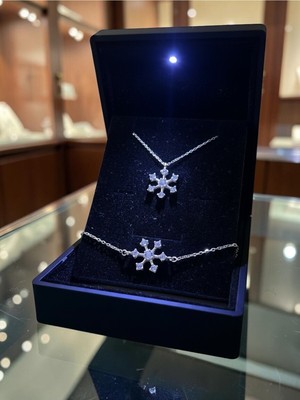 Anka Mücevherat Işıklı Kutuda 925 Ayar Gümüş Kar Tanesi Kadın Set