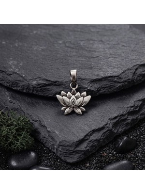 Ebrar Silver Gümüş Lotus Çiçeği Kolye Ucu 925 Ayar Gümüş Lotus Çiçeği Figürlü Unisex Kolye Taşsız Lotus Kolye Ucu