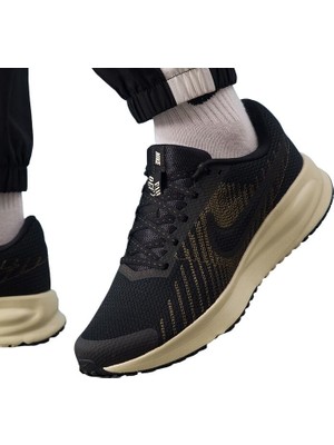 Nike Run Defy Siyah Erkek Koşu Ayakkabısı