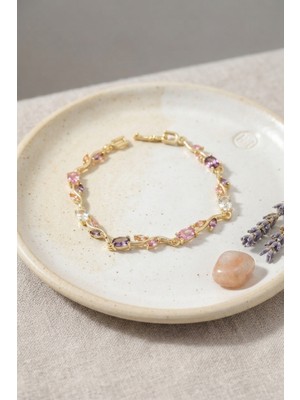 Pirinç Gold Renk Pembe ve Mor Zirkon Taşlı Çiçek Model Kadın Bileklik - Lisinya