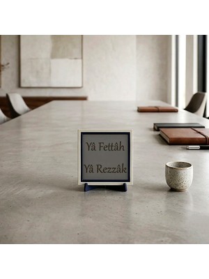 Miaju Yâ Fettâh Yâ Rezzâk Yazılı Şık Ayaklı Masaüstü Süsü, Iç Mekan Tamamlayıcı Obje 10X10 cm