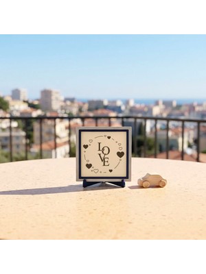 Miaju Ev Dekorasyonuna Romantik Dokunuş Sağlayan Kalpli ve Harfli Kare Masa Objesi