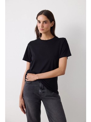 Penti Siyah Essential Fit Kısa Kollu Tişört