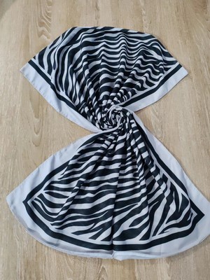 Cadde Dükkanı Zebra Desenli Tesettür Şal