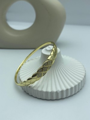 Biju Yılmaz Üçgen Taşlı Xuping Gold Kelepçe 26XPKE25