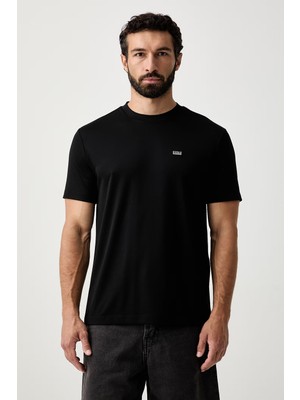 EA7 Erkek Normal Kalıp Yumuşak Dokuma Kumaşlı Plaka Logolu Kısa Kollu Siyah T-Shirt 7M002096 AF13862-UC001