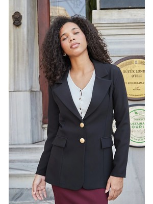 Jument Kadın Yakalı Cep Kapaklı Çift Düğmeli Blazer Esnek Premium Kumaş Ceket-Siyah