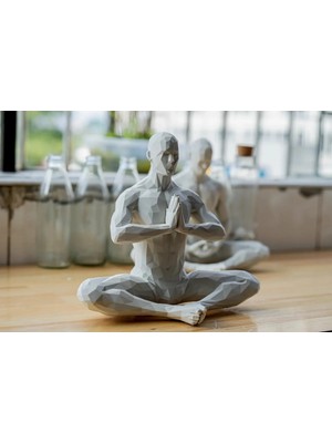 Moontime Alaçatı Meditasyon Yapan Pixel Adam Figürü